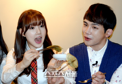 [SS포토]\'먹방 여신\' 노리는 여자친구 예린