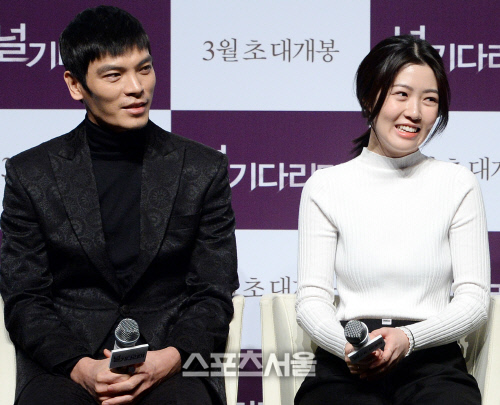 [SS포토] \'널 기다리며\' 심은경, 김성오 목 조르다 기절시켰다?