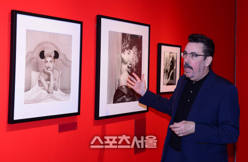 [SS포토]\'허브 릿츠 사진전\' 마크 맥케나, \'마돈나와는 교감이 최고였죠~\'