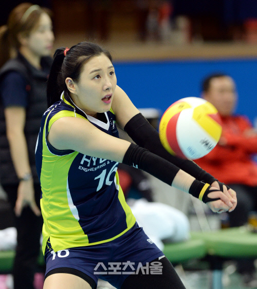 [SS포토] 현대건설 김주하, 리시브는 내게 맡겨!