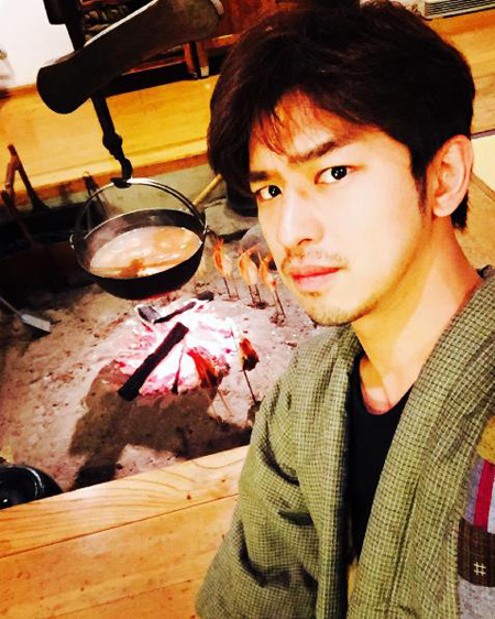 진백림, 막 찍은 일상 모습도 화보나 다름없네…천정명 하지원 옆에서도 '빛나는 외모'