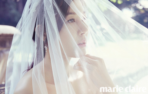 "순백의 웨딩드레스는 언제나 옳다"...김하늘, 행복한 미소