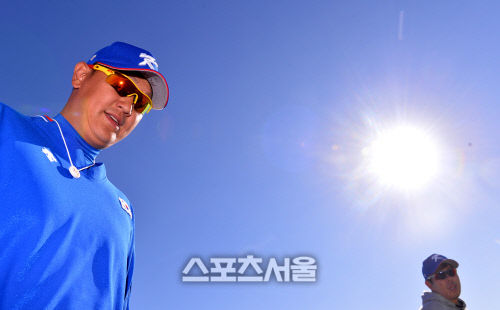 ML오퍼 기다리는 이대호, 하늘과 하나된 대표팀유니폼[SS포토]