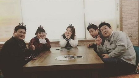 이국주, '맛있는 녀석들' 4MC와 인증샷 '원래 멤버 같이 자연스럽네'