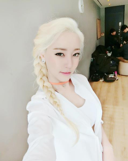 고우리, 음악중심 출연 전 엘사로 변신한 셀카 공개 "렛잇고~"