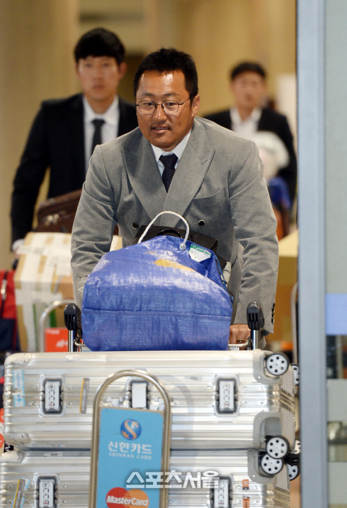 [SS포토]시즌 준비 마친 한화 포수 맏형 조인성