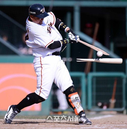 [SS포토]조인성의 작렬하는 스윙, "배트도 작렬하네~"
