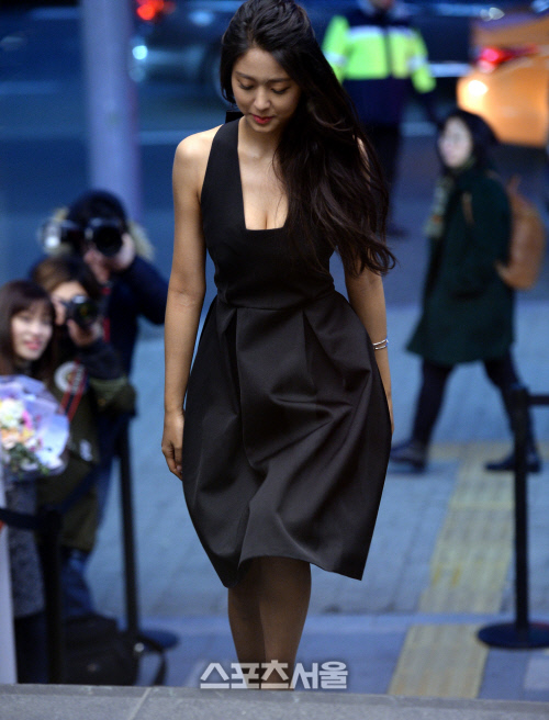 [SS포토] AOA 설현, 마리끌레르 영화제 흥분시킨 파격 노출!