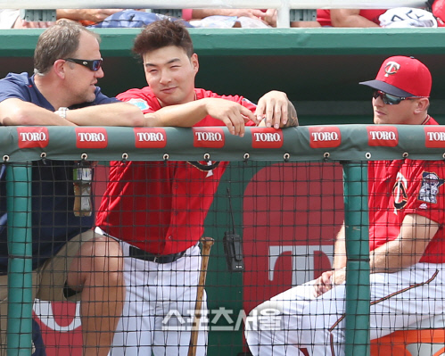 \'영어로 대화는 기본\' 박병호...\'적응 잘하고 있어요\'