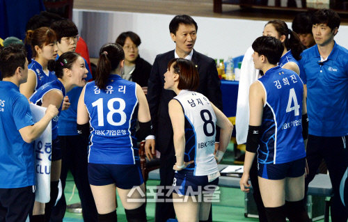 [SS포토] IBK기업은행 이정철 감독, 아무리 맥마혼이 없다해도...?