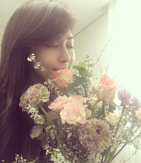 하지원, 꽃보다 예쁜 여배우의 일상 "향기에 취하다"