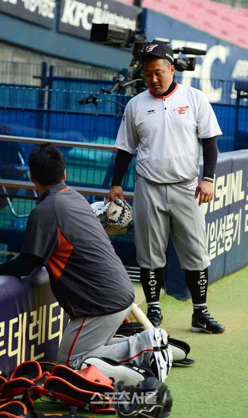 [SS포토] 한화 조인성, 카리스마 넘치는 선배의 모습