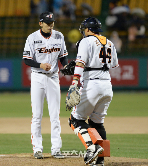 [SS포토] 한화 조인성, 김재영 괜찮은 거지?