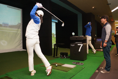 골프존유원그룹, 지적장애인 학생에 골프교실 재능기부3