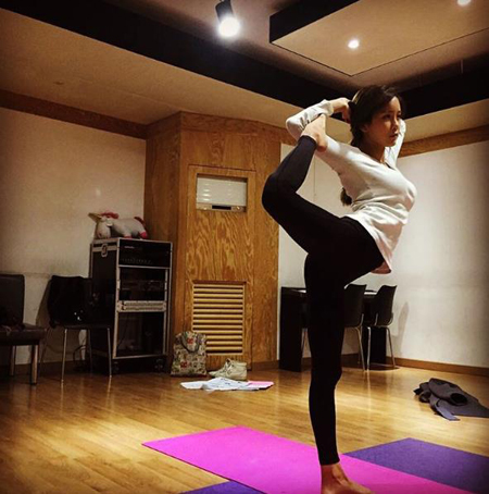 [★SNS] 조현영의 여행 피로 푸는 방법은? '전투요가'