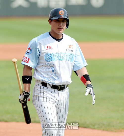 [SS포토] 롯데 황재균, 도라에몽과 잘 어울리나요?