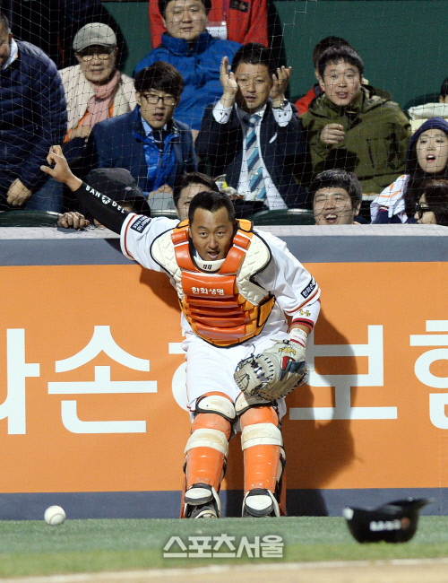 한화 조인성 종아리 근육통으로 교체