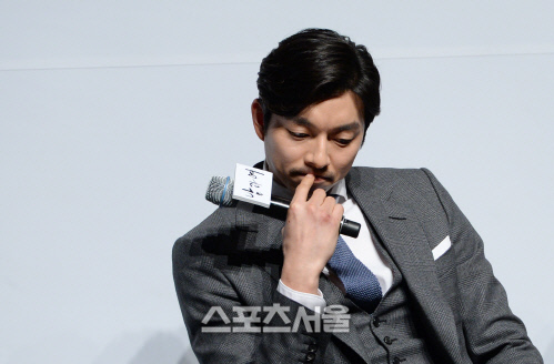 [SS포토] \'남과 여\' 공유, 무슨 생각일까...?