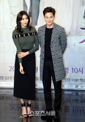 [SS포토] \'결혼계약\' 유이와 이서진, 잘 어울리나요?