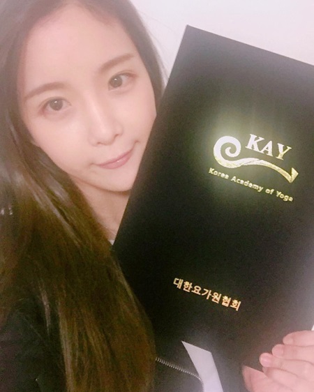 [★SNS] "자격증 취득"…조현영, 요가강사 자격증 인증 '뿌듯'