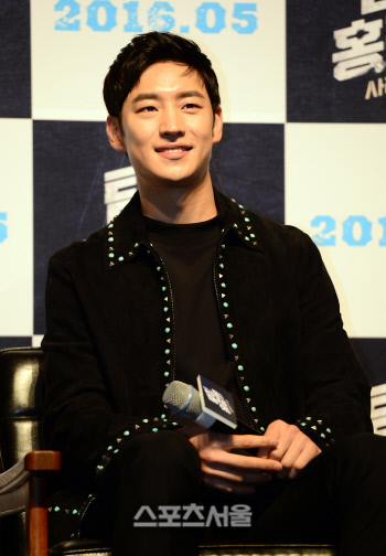 [SS포토] 이제훈, 까칠 홍길동의 훈훈한 미소