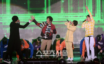 [SS포토]서가대 무대를 흥겨운 힙합 속으로, MFBTY!