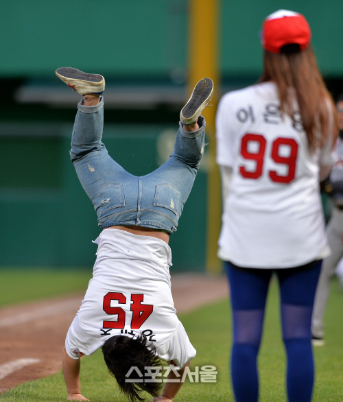 개그커플 강재준- 이은형, 백덤블링 선보이며[SS포토]