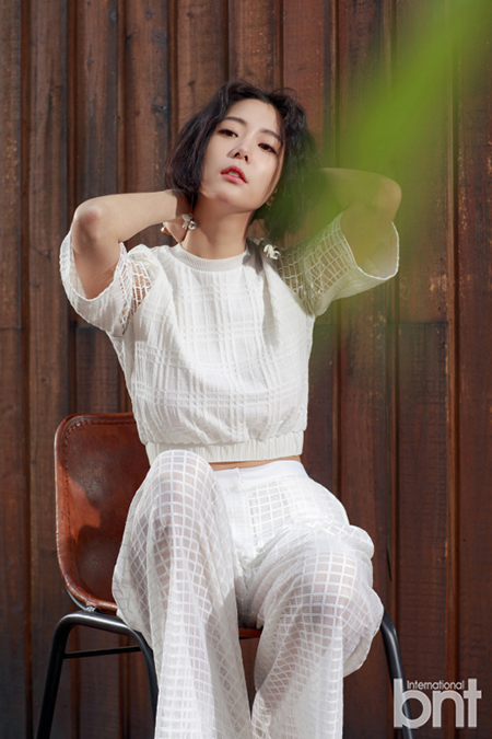 클라라, 섹시 이미지 벗어던진 우아한 여신 