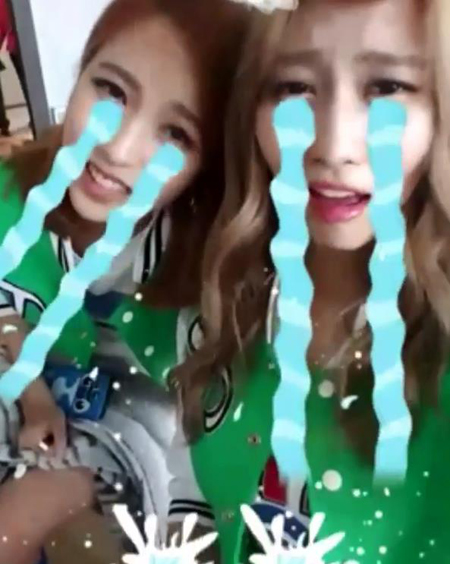 트와이스 "음악중심 본방사수! 오늘 게릴라 콘서트도 있어요~"