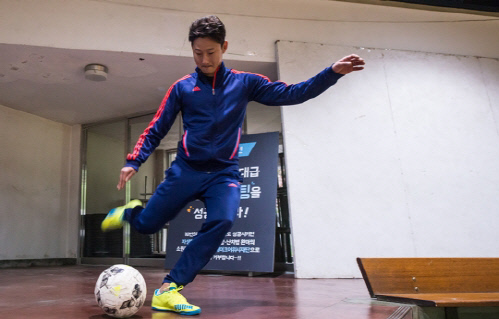 '대박 프리킥' 이천수의 한 마디 "현역 복귀할까요?"