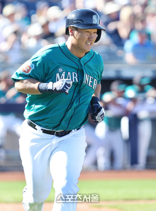 \'찬스에 강한\' 이대호...\'치고 달리고~\'