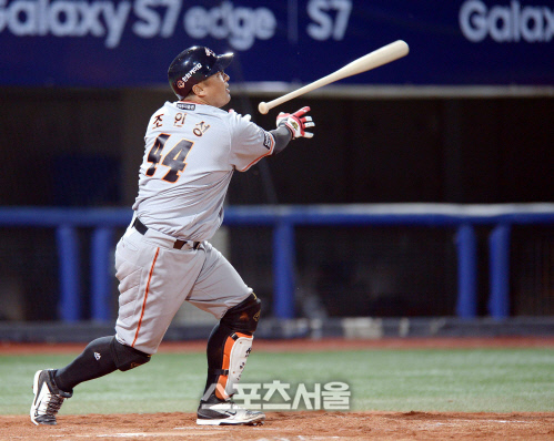 [SS포토]7호초에 홈런터트리는 조인성, "딱 보니 홈런일세~"