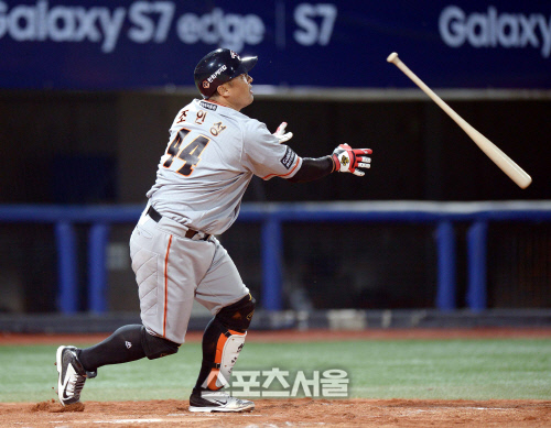 [SS포토]7호초에 홈런터트리는 조인성, "담넘어가는 소리가 들리네"