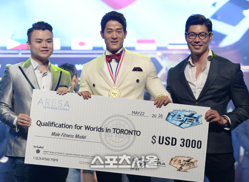 [SS포토] 박준성, WBFF 남성 최고 피트니스 모델로 1위!