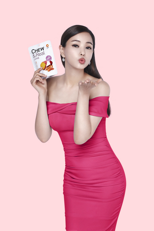 팔방미인 이하늬, 웰빙 간식 광고 속 이국주와 찰떡 호흡