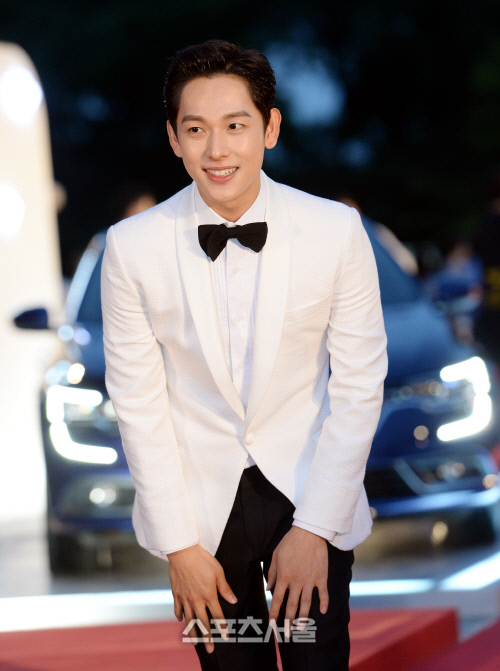 [SS포토] 김시완, 예의바른 레드 카펫 매너~