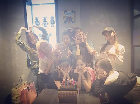 "우리 아기들 생일 축하해"…티파니, 멤버들과 한 자리에 모여 생일파티