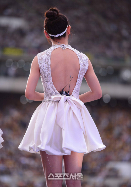 [SS포토]아이오아이 세정, \'매혹의 뒤태죠~\'