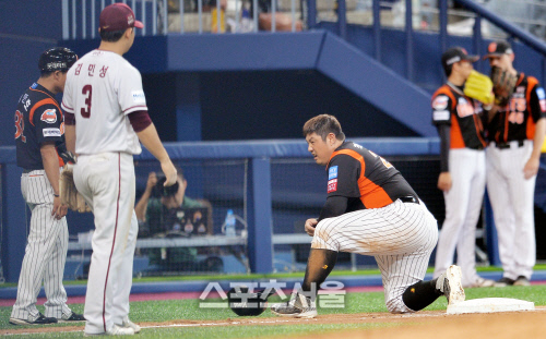 최준석 \'달리기는 체질이 아냐\'[SS포토]