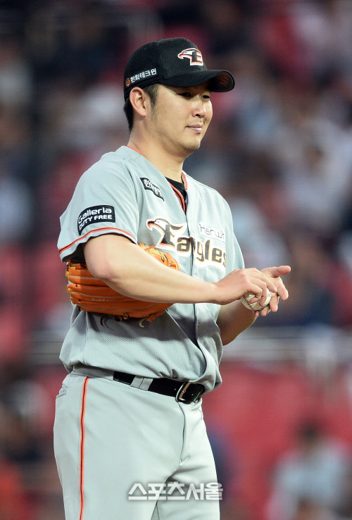 [SS포토]실책에 의한 실점이 아쉬운 송은범