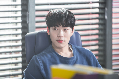 류준열_마성의매력_명장면[제공=화이브라더스c&m] (1)