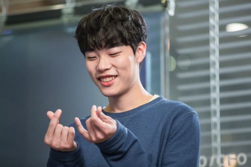 류준열_마성의매력_명장면[제공=화이브라더스c&m] (2)