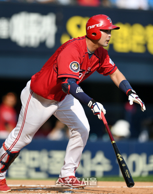 [SS포토] 서동욱, 첫 타석 안타치며 기분 좋은 출발