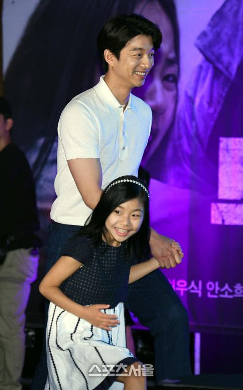 [SS포토] \'부산행\' 공유, 딸 김수안 손 꼭잡고