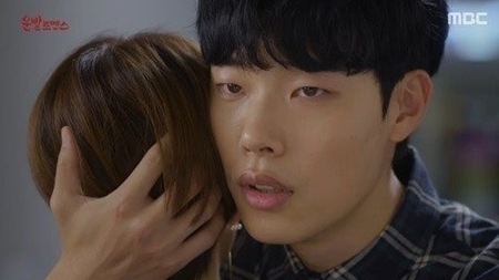 '운빨로맨스' 류준열, 황정음에 "꼬맹이가 많이 힘들었겠다"