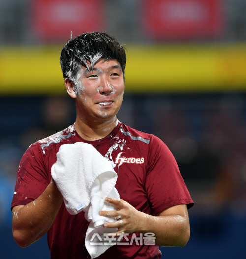 10승 세리머니에 즐거운 신재영[SS포토]