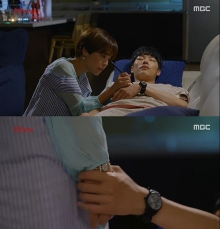 [TV톡] '운빨로맨스' 류준열, 황정음 손 잡으며 "내 옆에 있어요"