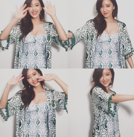 효민, 폭풍 볼륨감 드러낸 채 '윙크+하트'