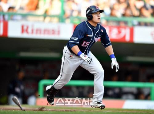 역전3점홈런 국해성, 성큼성큼 1루로[SS포토]