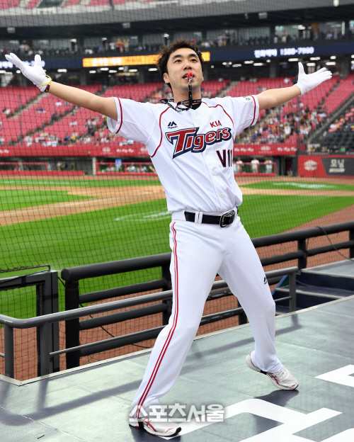 [SS포토] KIA 응원단장 서한국 \'V11을 위하여\'